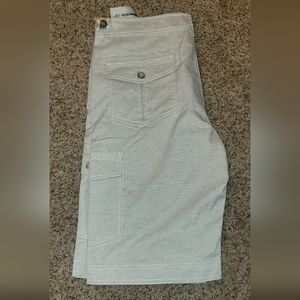 Buckle cargo shorts